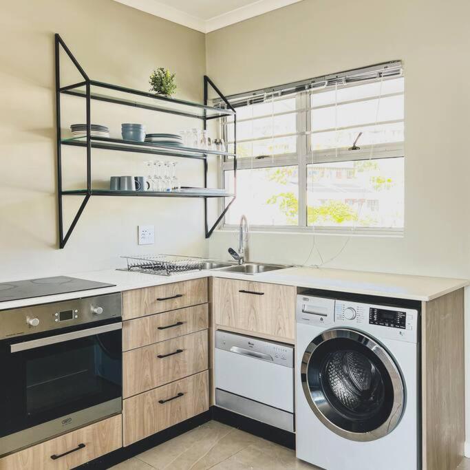 Gorgeous 5 Star In Camps Bay Apartment