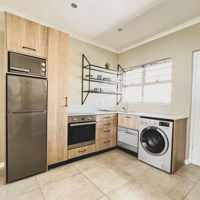 Gorgeous 5 Star In Camps Bay Apartment