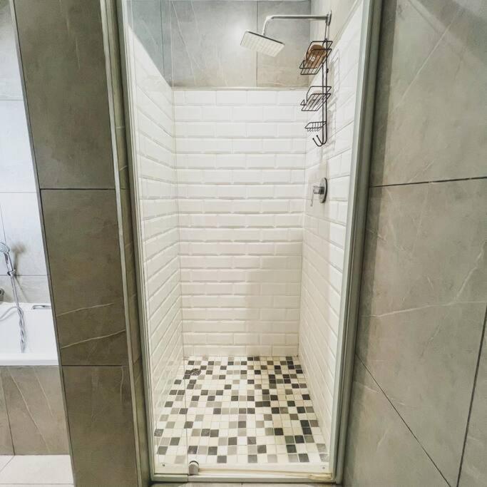 Gorgeous 5 Star In Camps Bay Apartment *